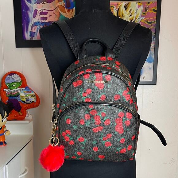 °｡⋆♡ Michael Kors Backpack & Passport Holder Set (HB-2) - Picture 2 of 14